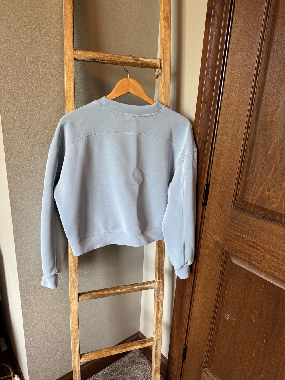 Cropped Crewneck Sweatshirt in Light blue - Picture 3 of 3